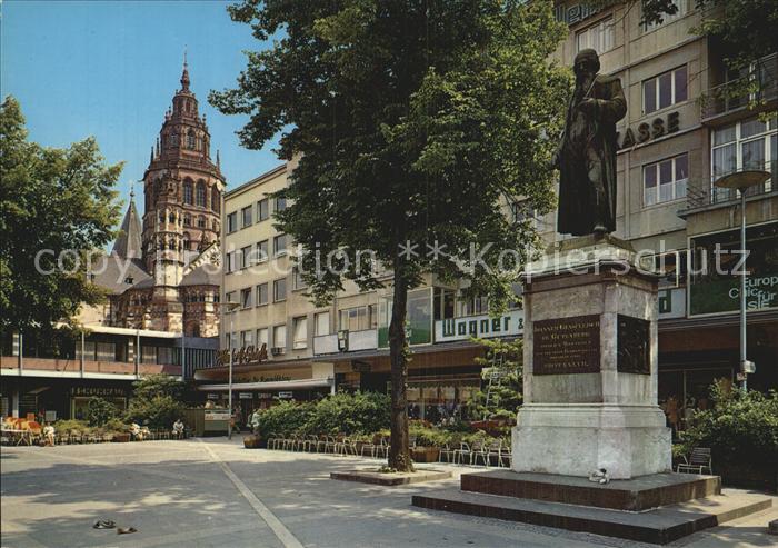 Mainz Rhein Gutenbergdenkmal mit Dom