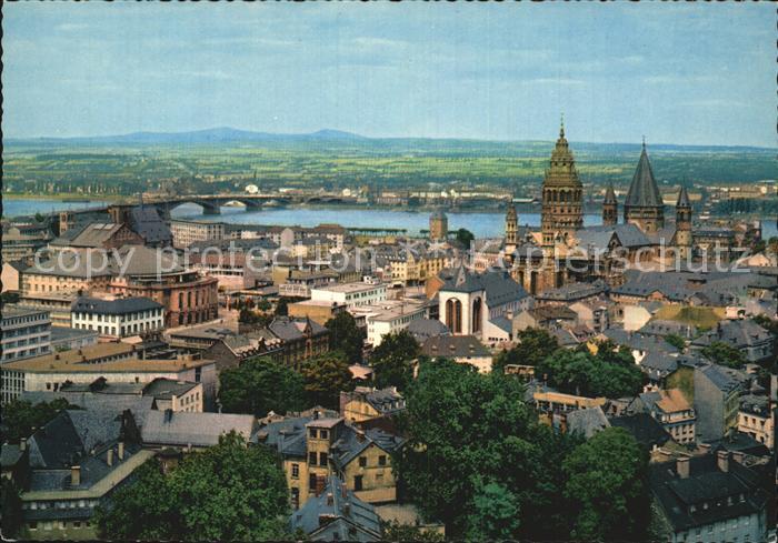 Mainz Rhein Fliegeraufnahme mit Dom und Rheinbruecke