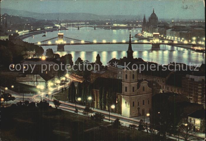 Budapest Blick von Buda auf Donaubruecken bei Nacht