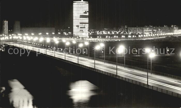 Tschechische Republik Belehrad Brueckenpartie bei Nacht