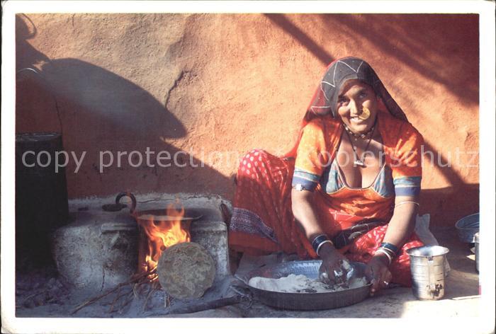 Typen Indien Rural Housewife Kitchen