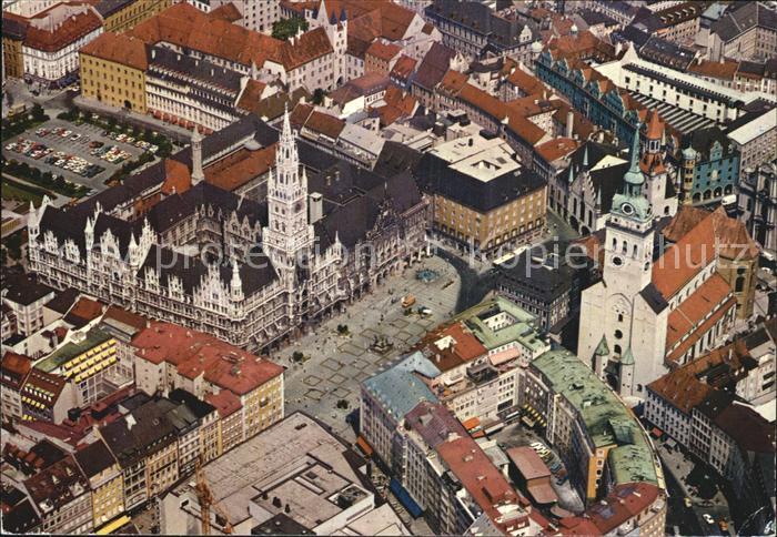 Muenchen Bayern Fliegeraufnahme Marienplatz mit Rathaus