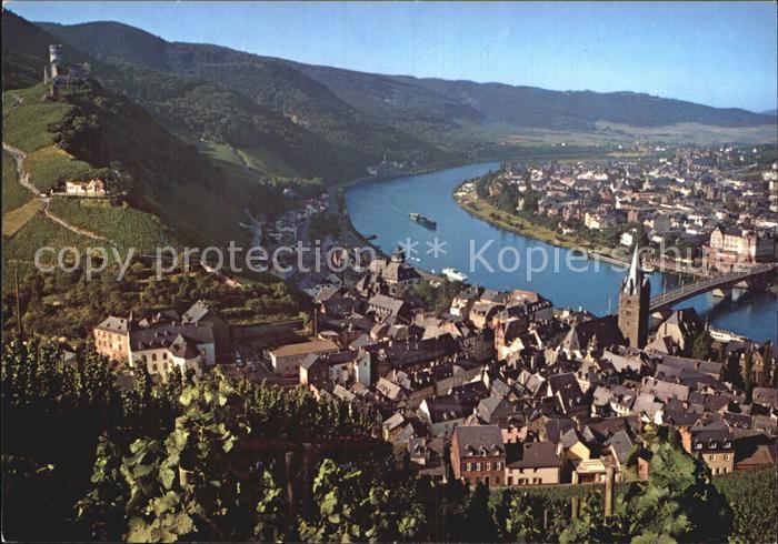 BERNKASTEL-KUES Berncastel Rheinland-Pfalz Teilansicht mit Ruine Landshut