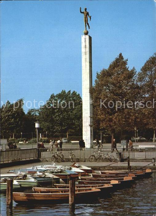 HANNOVER  CITY Fackeltraeger am Maschsee