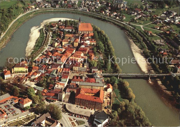 Laufen Salzach Fliegeraufnahme Altstadt Schloss Stiftskirche Rathaus Laenderbrue