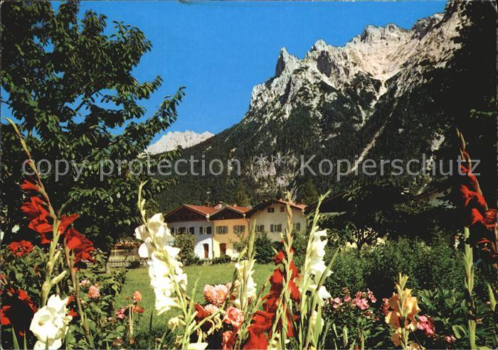 Mittenwald Bayern Haeuser Untermarkt Karwendelgebirge