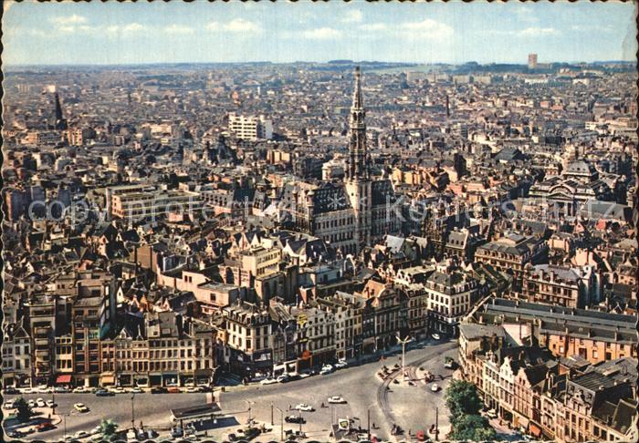 Bruxelles Bruessel Fliegeraufnahme Stadthuis en Grote Markt