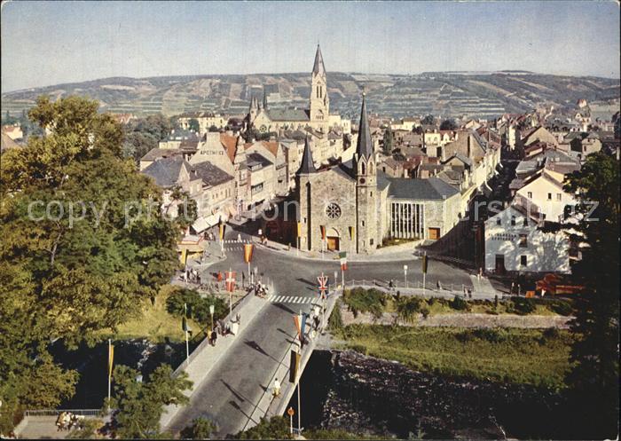 Bad Neuenahr-Ahrweiler Kurgartenbruecke mit Kirche