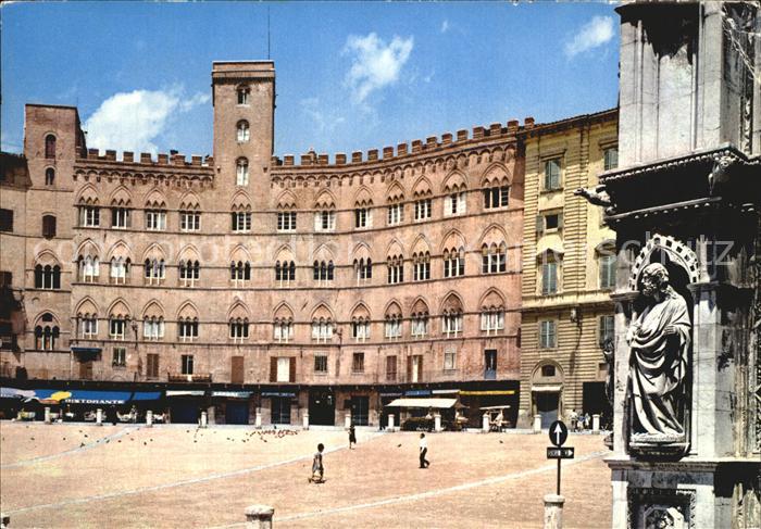 Siena Piazza del Campo Palazzo Sansedoni