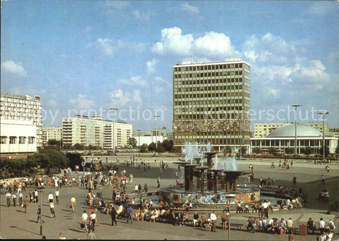 BERLIN  CITY Alexanderplatz Brunnen Haus des Lehrers Hauptstadt der DDR