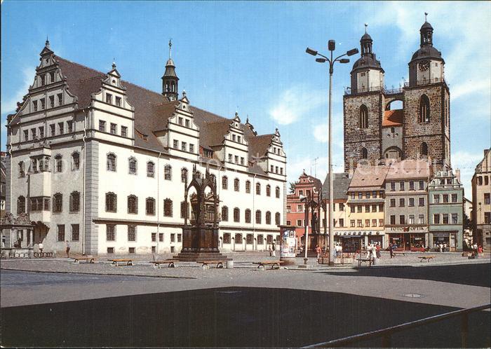 Wittenberg Lutherstadt Markt mit Rathaus und Stadtkirche Melanchthondenkmal Luth