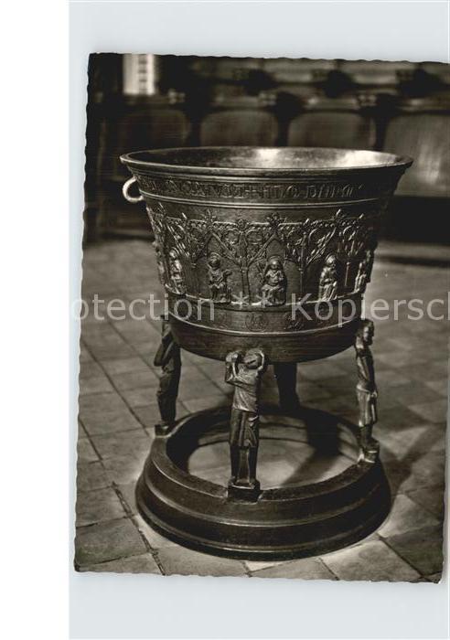 Bardowick Taufbecken im Dom 14. Jhdt.