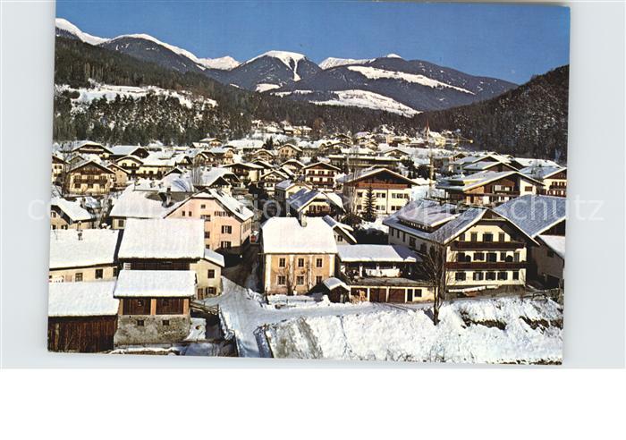 Kiens Suedtirol Teilansicht mit Alpenblick im Winter