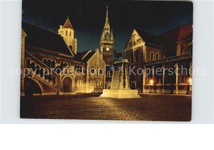 BRAUNSCHWEIG  CITY Blick auf Dom Burg und Rathaus Braunschweiger Loewe Denkmal N