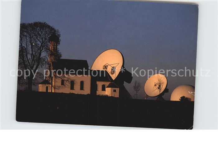 Raisting Wallfahrtskirche St Johann mit Satelittenstation