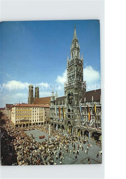 Muenchen Bayern Marienplatz Fussgaengerzone Mariensaeule Rathaus Dom Frauenkirch