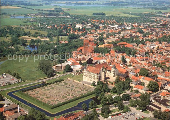 Guestrow Mecklenburg Vorpommern Fliegeraufnahme Schlossgarten mit Schloss