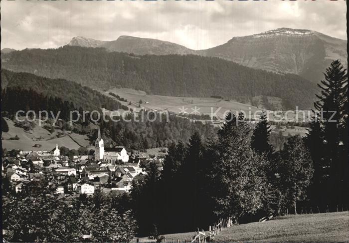 Oberstaufen Oberallgaeu Bayern mit Rindalphorn udn Hochgrat