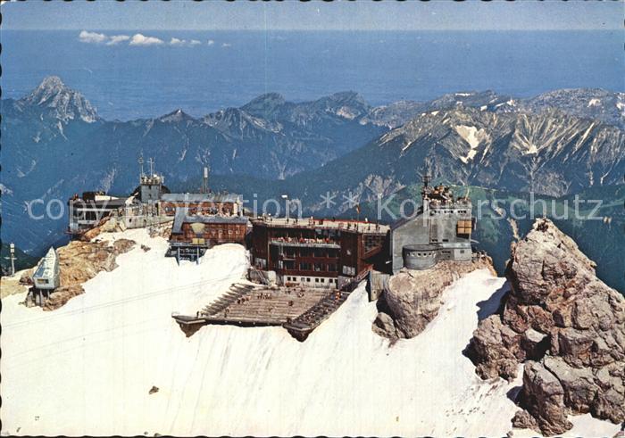 Zugspitze Gipfelgebaeude Muenchner-Haus Wetterwarte Eibsee Seilbahnstation