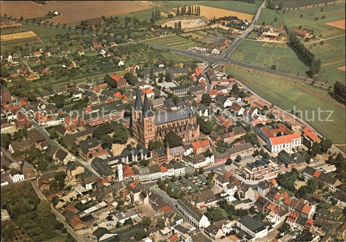 Xanten Fliegeraufnahme Stadt und roemisches Amphitheater