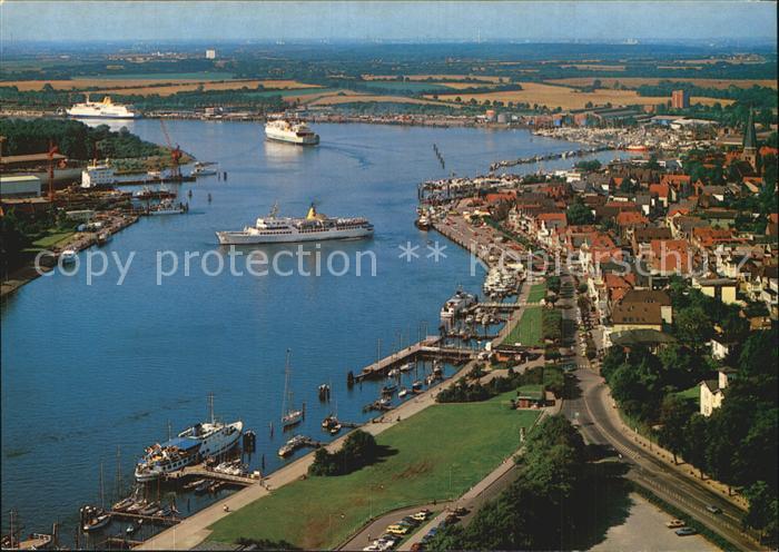 Travemuende Ostseebad Fliegeraufnahme mit Hafen