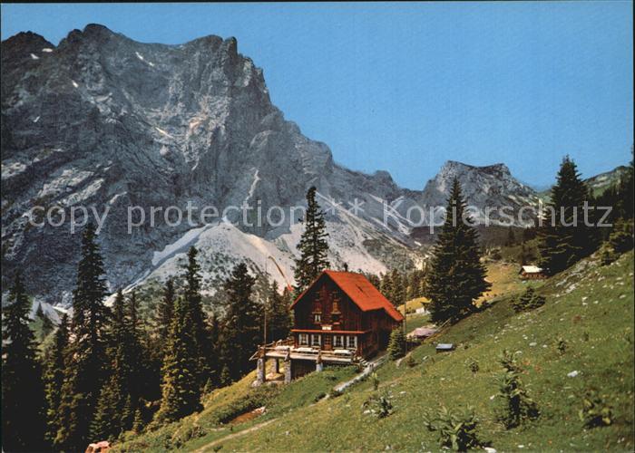 Otto-Mayr-Huette mit Gimpel und Schartschrofen