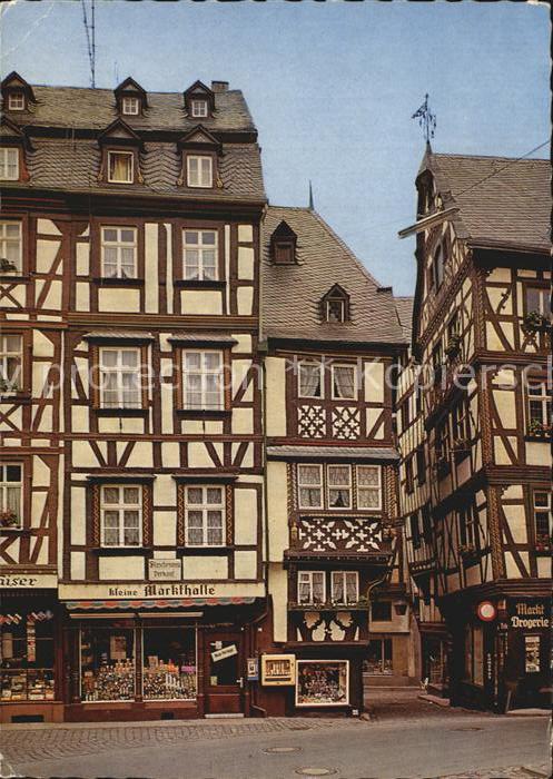 BERNKASTEL-KUES Berncastel Rheinland-Pfalz Kleine Markthalle Fachwerkhaeuser