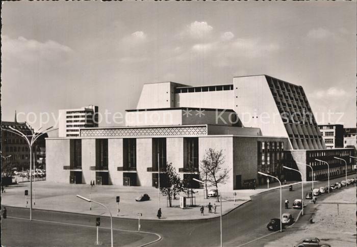 Koeln Rhein Opernhaus mit Theaterplatz