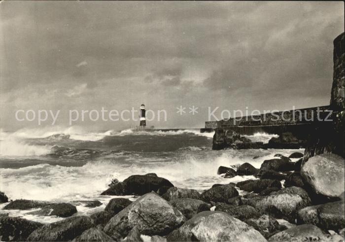 Warnemuende Ostseebad Mole mit Leuchtturm