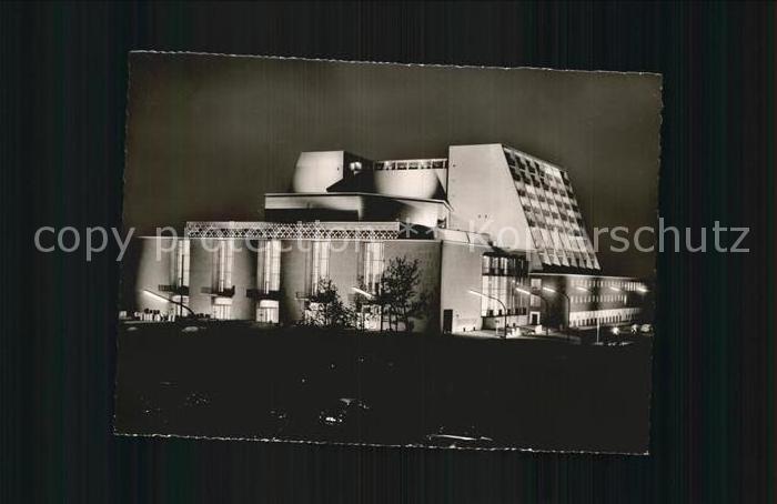 Koeln Rhein Grosses Haus in Festbeleuchtung