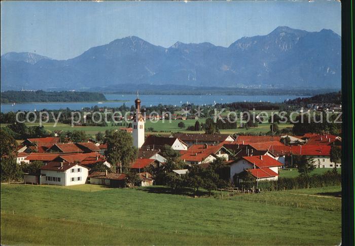 Rimsting Ortsansicht mit Kirche Hochgern Hochfelln Chiemgauer Alpen