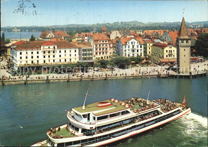 Lindau Bodensee Blick vom Leuchtturm auf den Hafen Turm Dampfer