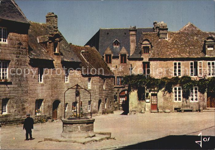 Locronan Le bas de la place