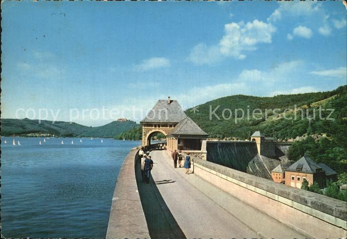 Edersee mit Sperrmauer und Schloss Waldeck