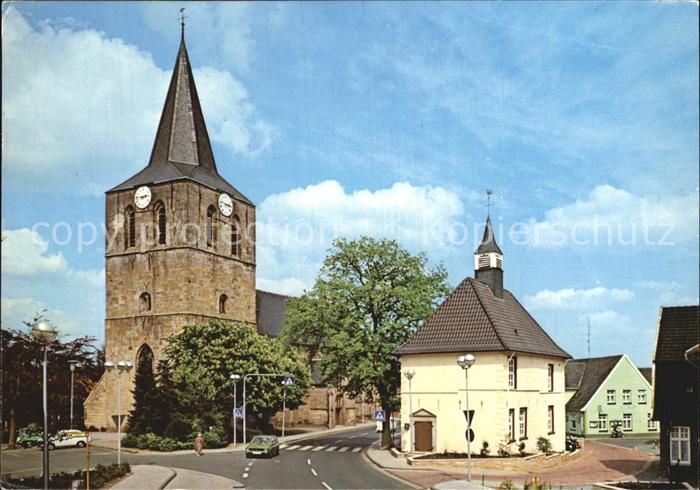 Uelsen Kirche mit Rathaus