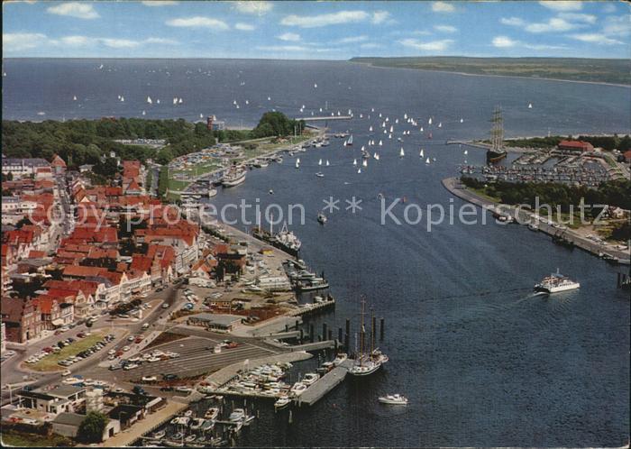 Travemuende Ostseebad Fliegeraufnahme Hafen