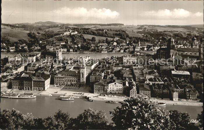 PAssAU Bayern Blick vom Oberhaus zum Rathaus und Dom Dreifluessestadt