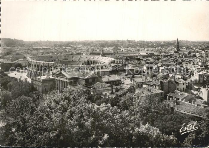 Nimes Arenes et Palais de Justice