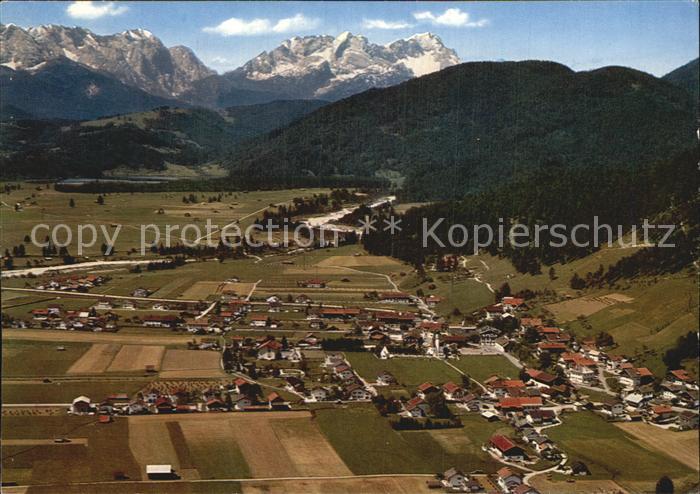 Wallgau Fliegeraufnahme mit Wetterstein und Zugspitze