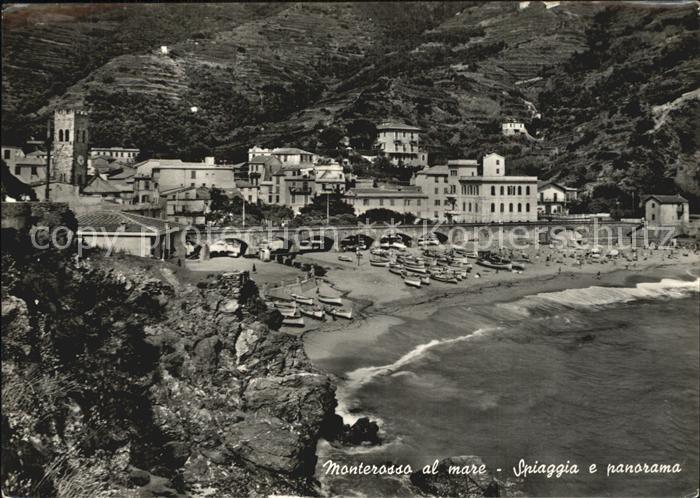 Monterosso al Mare Spiaggia e panorama Strand