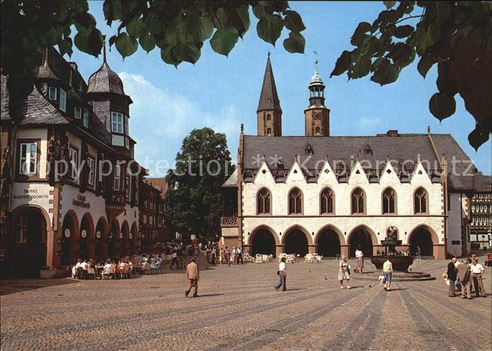 GOSLAR Harz Niedersachsen Marktplatz mit Kaiser Worth und Rathaus
