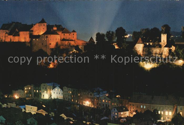 Burghausen Oberbayern Laengste Burg Deutschlands mit Festbeleuchtung
