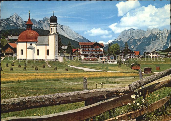 Seefeld Tirol Kirche Blick gegen Wetterstein und Karwendelgebirge