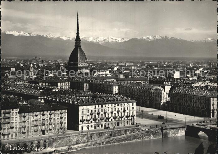 Torino Stadtbild mit Blick auf die Alpen