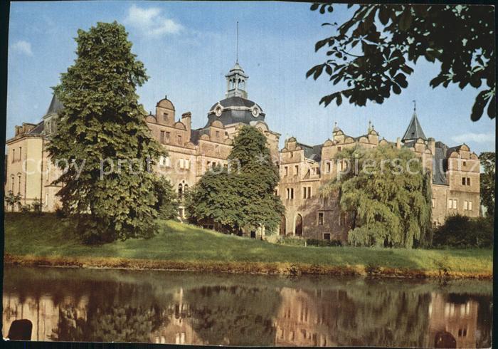Bueckeburg Schloss Teich Wasserspiegelung