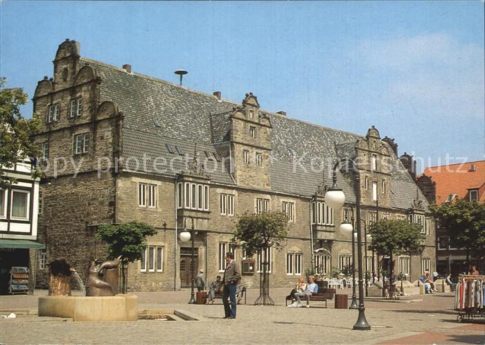 Stadthagen Rathaus mit Brunnen am Markt