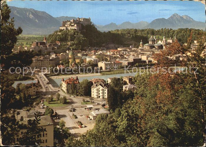 Salzburg Oesterreich Altstadt mit Festung Hohensalzburg