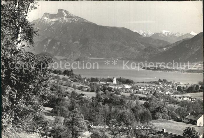Mondsee Salzkammergut Panorama mit Scharfberg und Dachstein