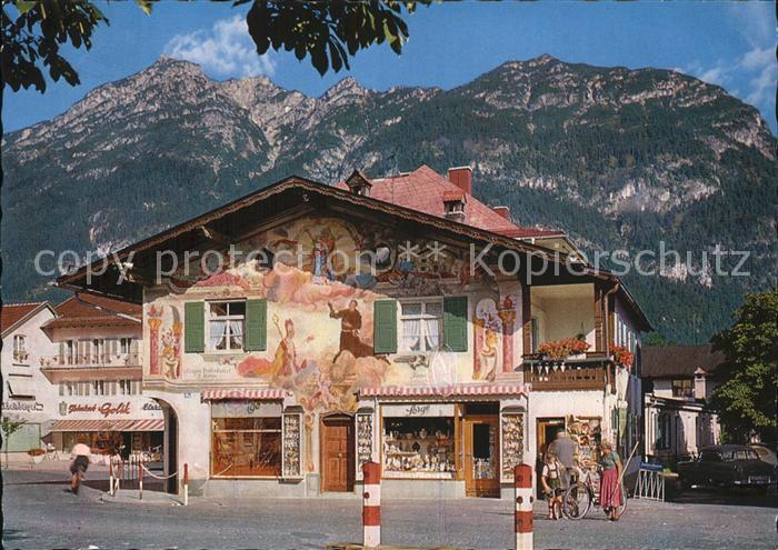 GARMISCH-PARTENKIRCHEN Bayern Altes Haus mit Kramer Wandmalerei