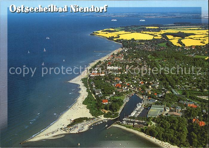 Niendorf Ostseebad Fliegeraufnahme mit Strand und Hafen